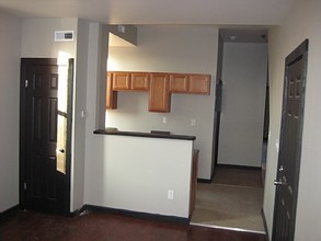 Clayton Ave Apartments in St. Louis, MO - Foto de edificio - Interior Photo