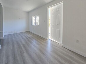 2669 SW 9th St in Miami, FL - Building Photo - Building Photo