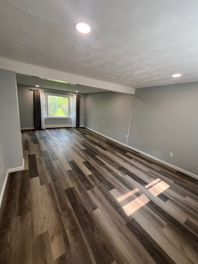 1555 Whitney Rd E, Unit B