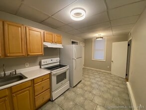 165 School St in Bristol, CT - Building Photo - Building Photo