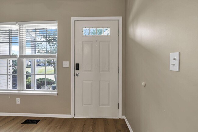 1218 Green Dr in Gahanna, OH - Building Photo - Building Photo