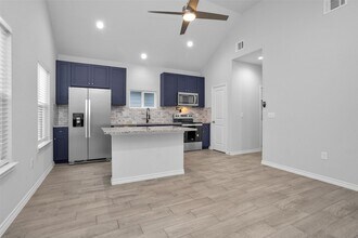 16426 Eastchase St in Montgomery, TX - Foto de edificio - Building Photo