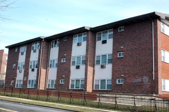 Forest Hill Apartments in Newark, NJ - Foto de edificio - Building Photo