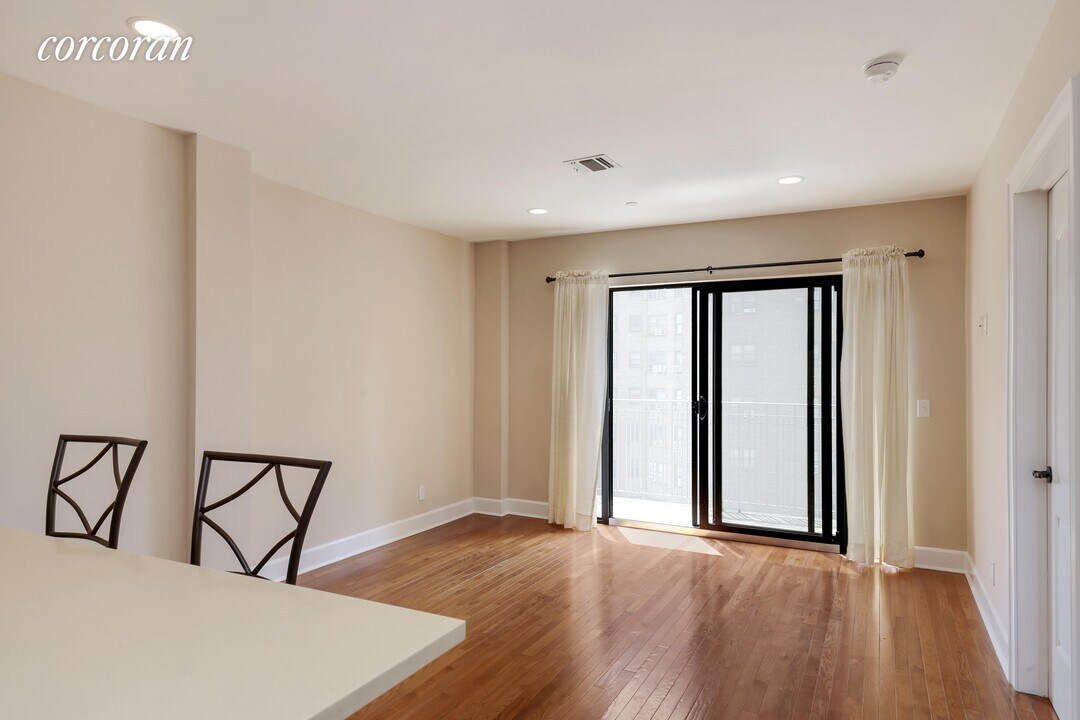 185 York St-Unit -: 5B in Brooklyn, NY - Building Photo