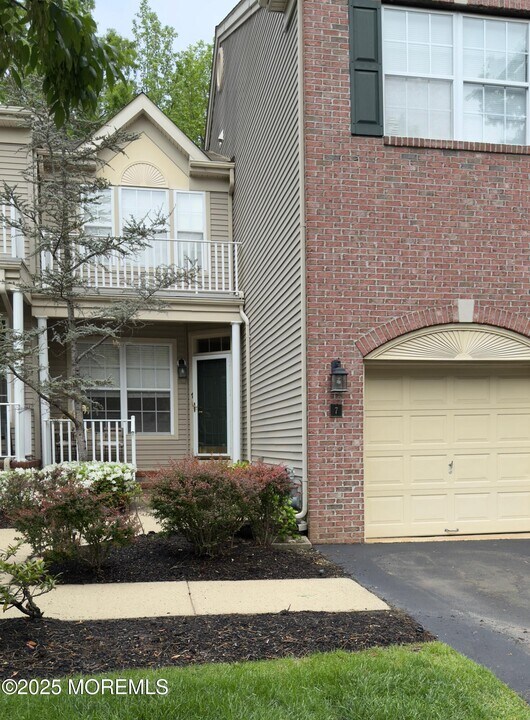 7 Pine Tree Terrace in Holmdel, NJ - Building Photo