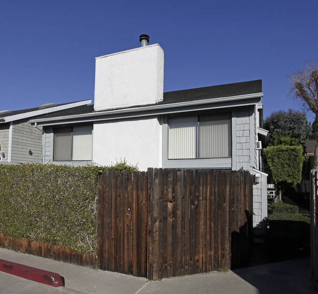 234 Avocado St in Costa Mesa, CA - Foto de edificio - Building Photo