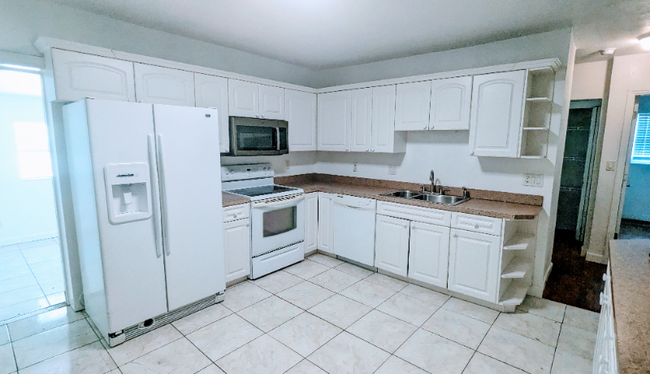 3901 Iris St N-Unit -4 in St. Petersburg, FL - Building Photo - Building Photo