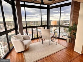 900 N Stafford St in Arlington, VA - Foto de edificio - Building Photo