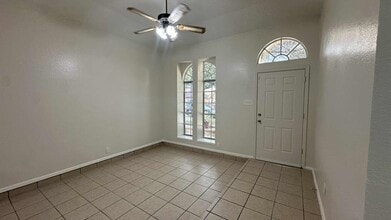 156 Lynn Loop in Laredo, TX - Building Photo - Building Photo
