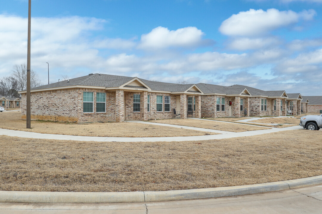 Woodland Commons in Claremore, OK - Building Photo