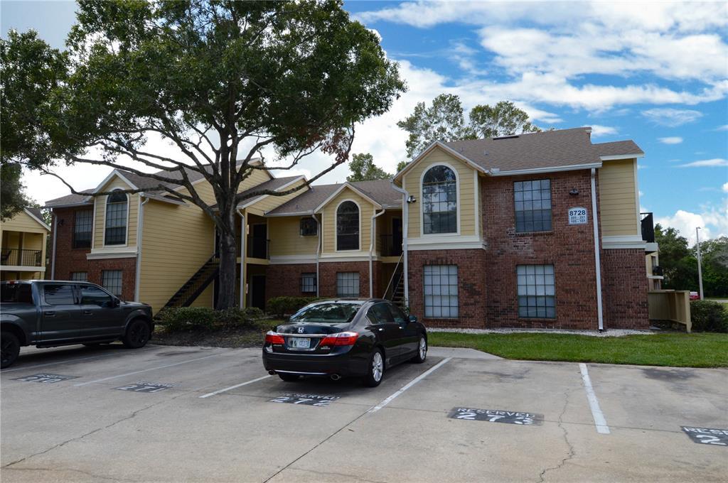 8728 Mallard Reserve Dr in Tampa, FL - Building Photo