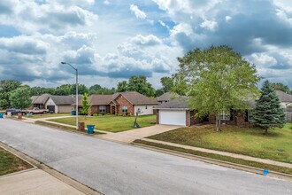 Cloverhill Estates in Battlefield, MO - Foto de edificio - Primary Photo