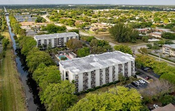 2701 Riverside Dr, Unit 303B in Coral Springs, FL - Building Photo - Building Photo