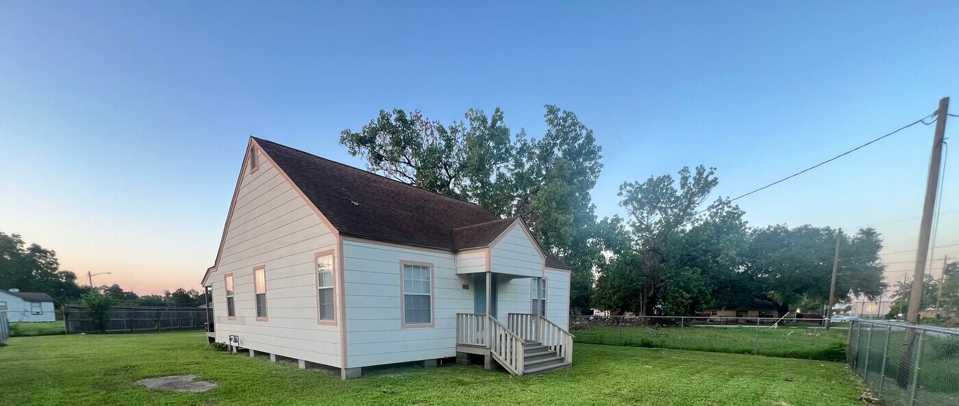7215 Apache St in Houston, TX - Building Photo