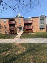 2 Banyan Wood Ct in Essex, MD - Building Photo