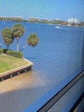 100 Waterway Dr S in Lantana, FL - Building Photo - Building Photo