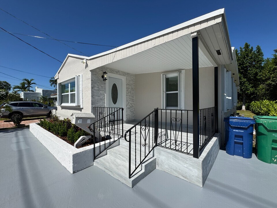 2117 SW 62nd Ave in Miami, FL - Building Photo