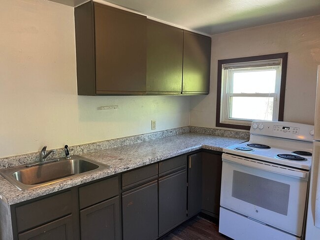 1305 Merrill Ave in Wausau, WI - Building Photo - Building Photo
