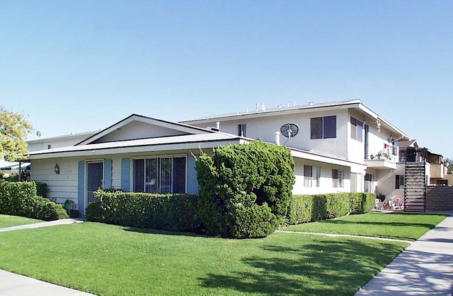 1593 Coriander Dr in Costa Mesa, CA - Building Photo - Building Photo