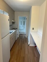 17 Dow St, Unit 2 in New London, CT - Foto de edificio - Building Photo