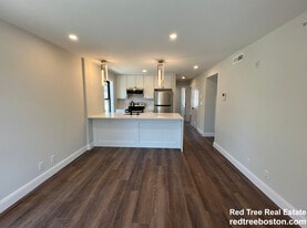 25 Hunnewell Ave in Boston, MA - Building Photo