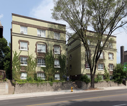 2867 Yonge St in Toronto, ON - Building Photo - Building Photo