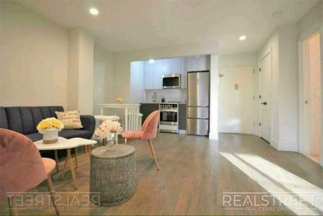 Stunning NEW 1 BED in PLG!