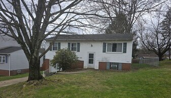 1367 Cavitt Rd in Monroeville, PA - Building Photo