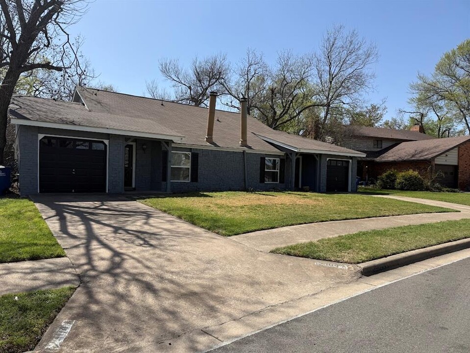 12304 Burr Ridge Dr in Austin, TX - Building Photo