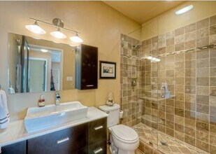 2707 Abbot Kinney Blvd, Unit 206 in Venice, CA - Building Photo - Building Photo
