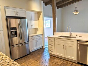 972 Woodlawn Dr in Thousand Oaks, CA - Building Photo - Building Photo