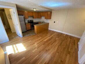 238 Cambridge St, Unit 3 in Boston, MA - Foto de edificio - Building Photo