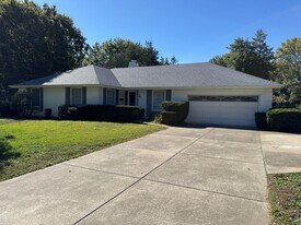 1920 E Mimosa St in Springfield, MO - Building Photo