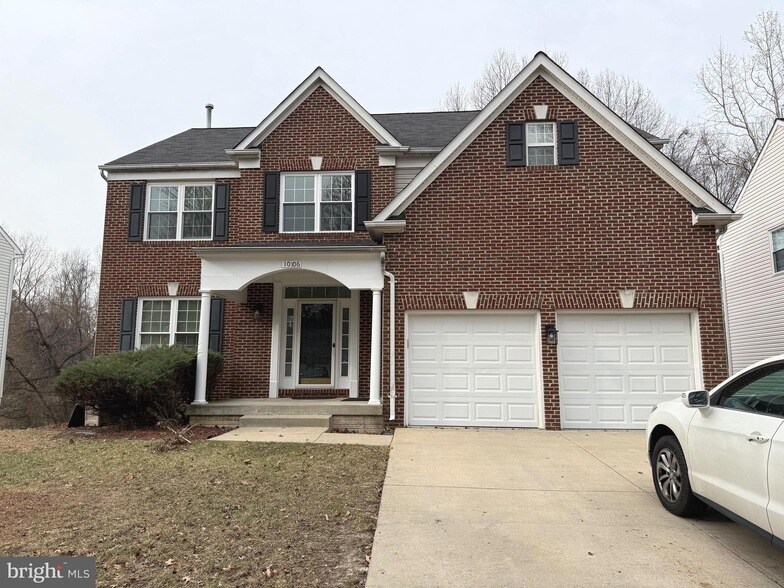 10106 Garden Valley Ct in Rosaryville, MD - Foto de edificio