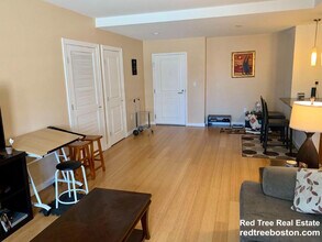 16 Miner St, Unit 303 in Boston, MA - Building Photo - Building Photo