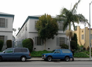 5418 Franklin Ave in Los Angeles, CA - Building Photo - Building Photo