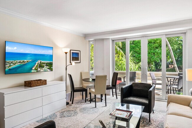 455 Worth Ave in Palm Beach, FL - Building Photo - Building Photo
