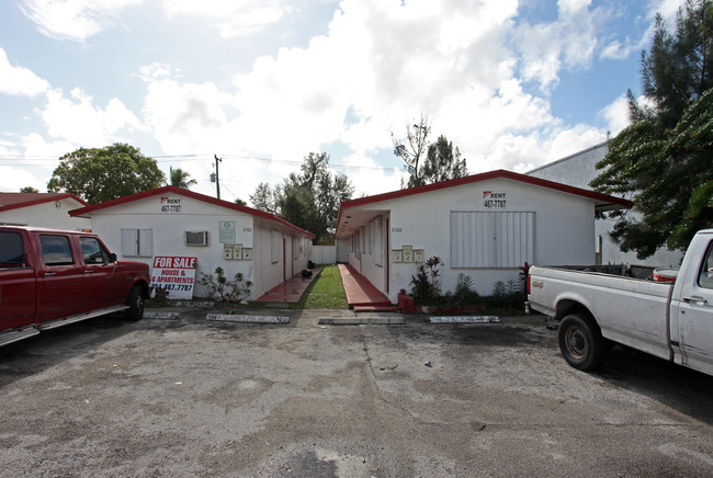 2140-2160 NW 29th St in Oakland Park, FL - Building Photo - Other