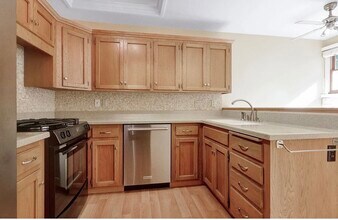 15252 Boones Way in Lake Oswego, OR - Building Photo - Building Photo