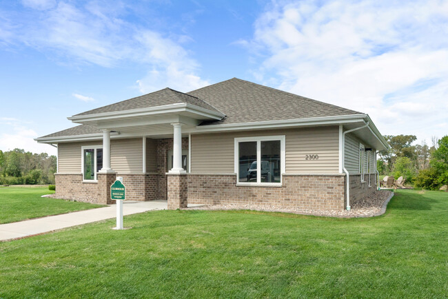 Forest Creek Apartments in Manitowoc, WI - Building Photo - Building Photo