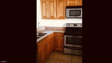 1566 Lake Crystal Dr in West Palm Beach, FL - Building Photo - Building Photo