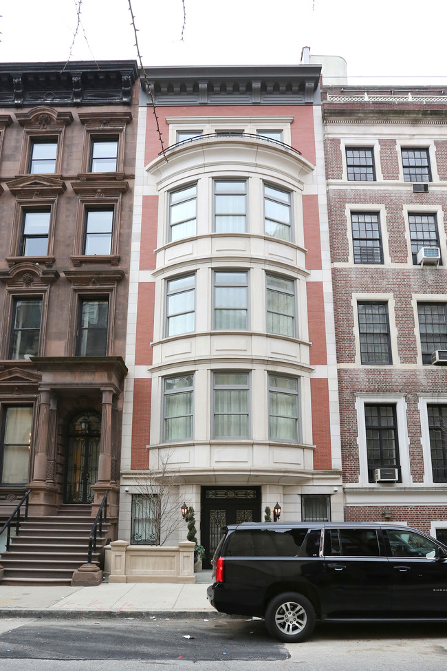 12 E 64th St in New York, NY - Building Photo - Building Photo