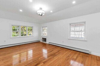 133-28 Denis St in Queens, NY - Building Photo - Building Photo