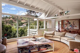 2764 Outpost Dr in Los Angeles, CA - Building Photo - Building Photo