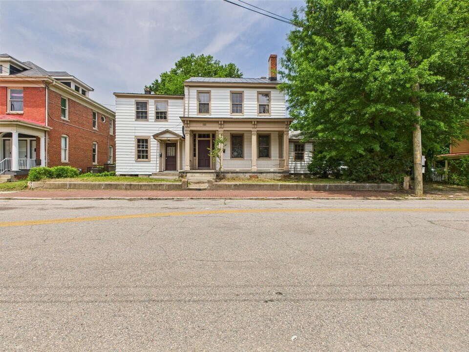709 High St in Petersburg, VA - Building Photo