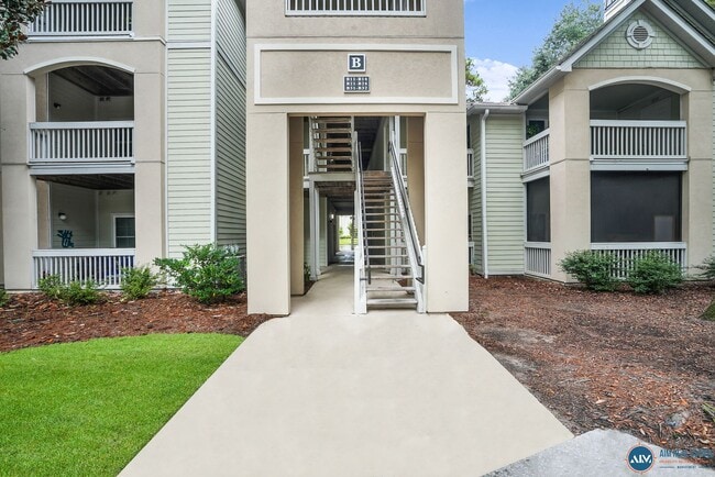 380 Marshland Rd in Hilton Head Island, SC - Foto de edificio - Building Photo