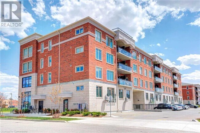 175 Commonwealth St in Kitchener, ON - Building Photo - Building Photo