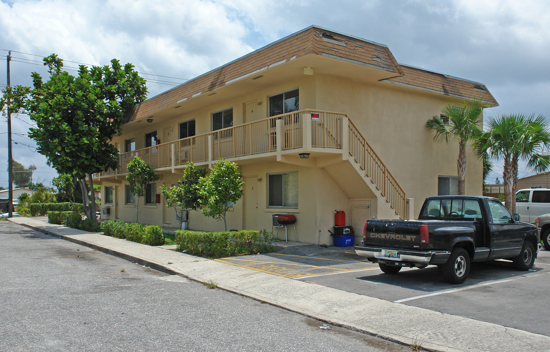 832 N F St in Lake Worth, FL - Building Photo