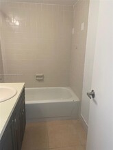 3231 NW 103rd Ter, Unit 208-C in Coral Springs, FL - Foto de edificio - Building Photo