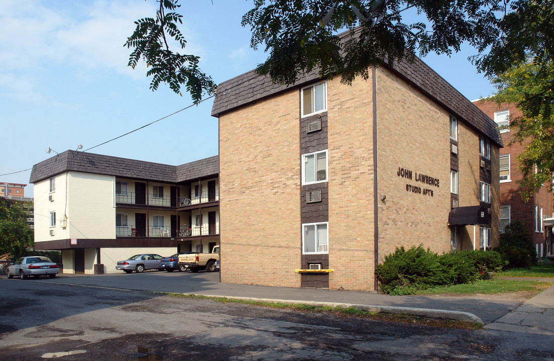 469 James St in Syracuse, NY - Foto de edificio